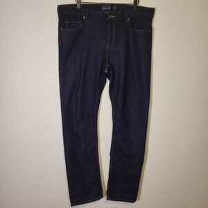 Patagonia Straight Fit Regular Corduroy Jeans size 32 in Dark Forest Green